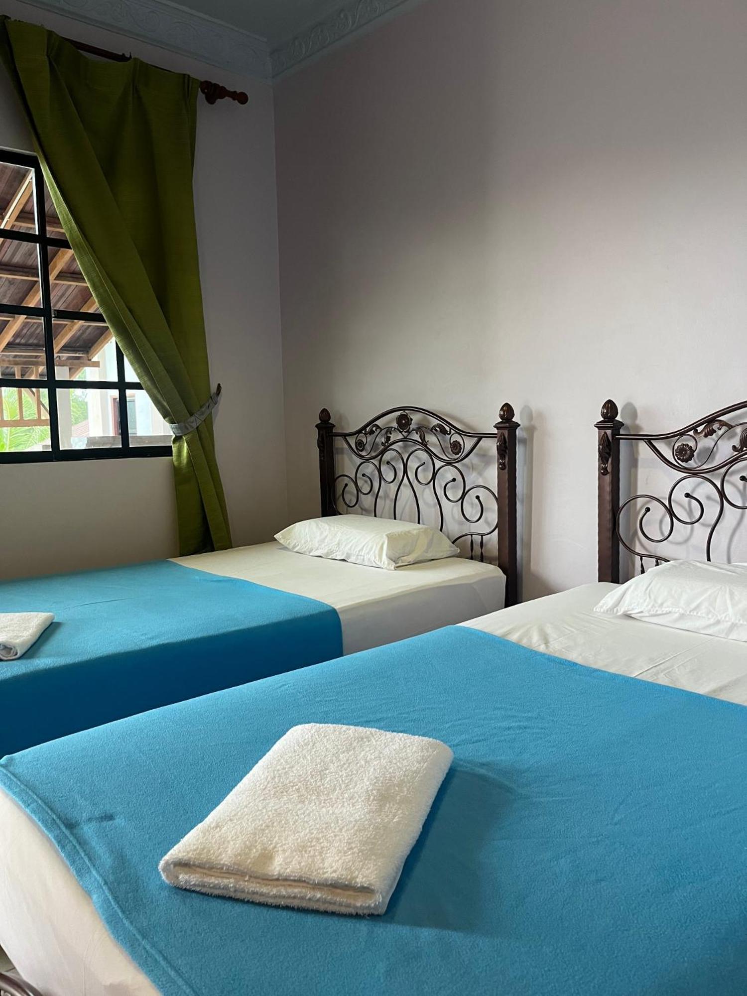 Kanza Beach Inn Marang Buitenkant foto